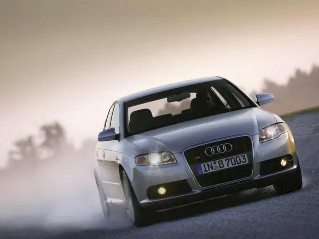 アウディ S4 2005年2月モデル