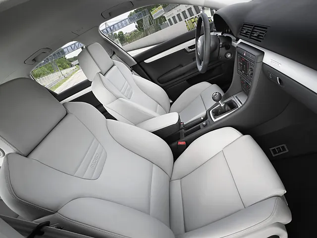アウディ S4 2005年2月モデル