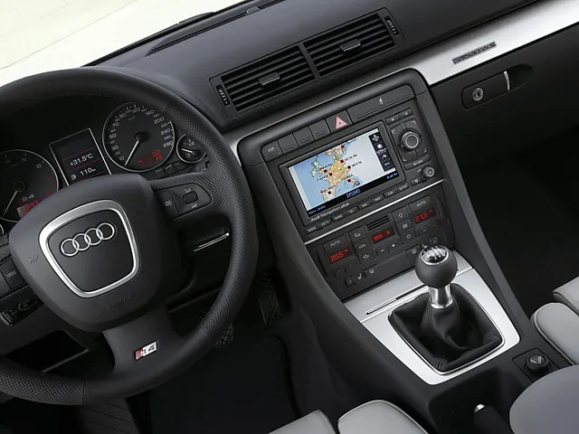 アウディ S4 2005年2月モデル