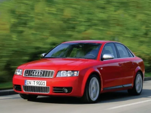 アウディ S4 2003年9月モデル