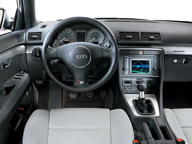 アウディ S4 2003年9月モデル
