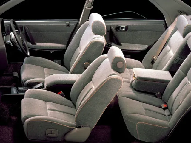 クラウン（トヨタ）1988年9月〜1991年9月販売終了モデルの新車カタログ