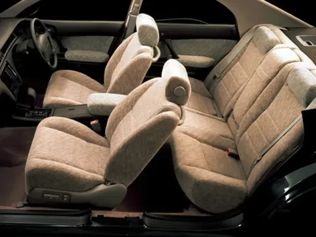クラウン（トヨタ）1991年10月〜1995年12月販売終了モデルの新車