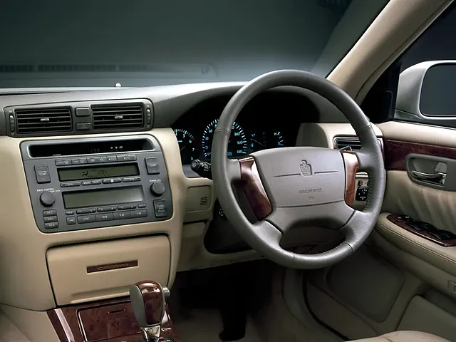 99クラウン！ クラウン（トヨタ）1999年9月〜2003年12月販売終了モデルの新車