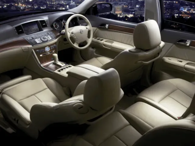 日産 フーガ 2004年10月モデル