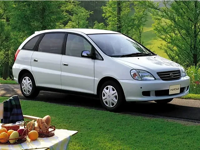 ナディア（トヨタ）1998年8月〜2003年8月販売終了モデルの新車カタログ