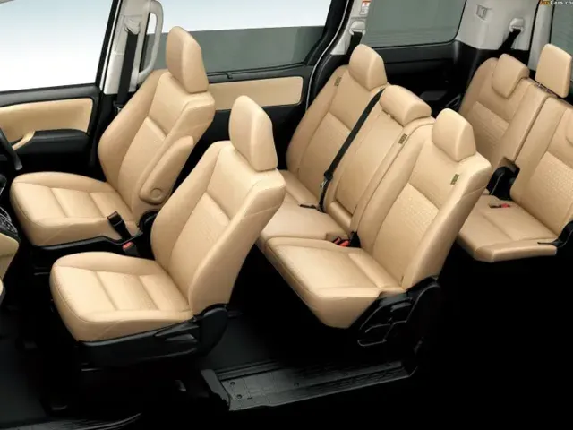 ノア　③ ノア（トヨタ）2014年1月〜2021年11月販売終了モデルの新車