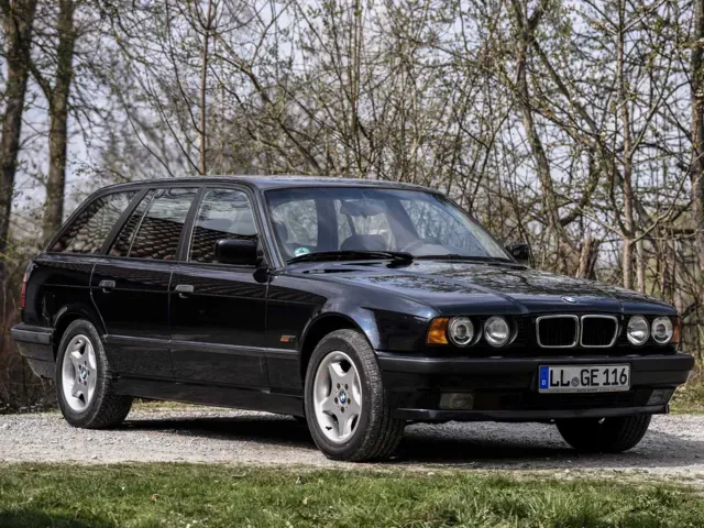 BMW 5シリーズツーリング 1994年9月モデル 525i