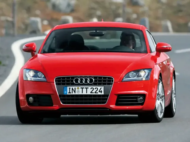 アウディ TTクーペ 2014年4月モデル 2.0 TFSI クワトロ Sラインパッケージ アルティメット シリーズ 4WD