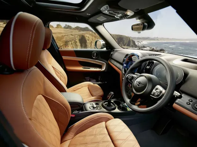 5EW2053 LL2)) BMW ミニ クロスオーバー CBA-ZC16A M16 2012年 純正 アームレストコンソールセット