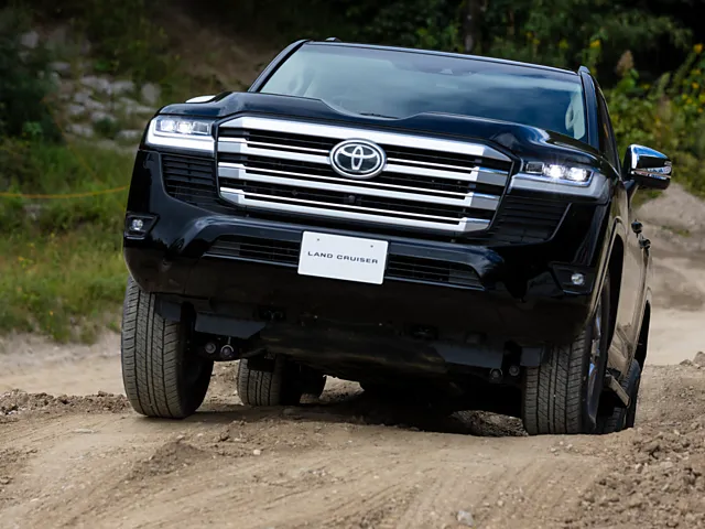 ランドクルーザー300（トヨタ）の歴代モデル・グレード別カタログ