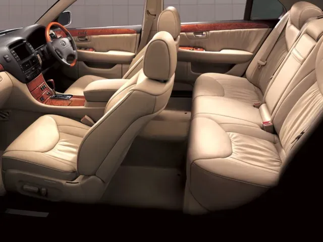 セルシオ（トヨタ）の新車カタログ | 中古車情報・中古車検索なら【車