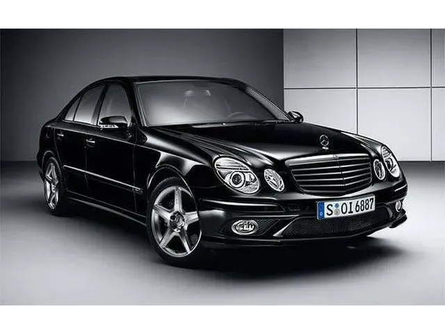 メルセデス・ベンツ Eクラス 2003年11月モデル E500 アバンギャルド