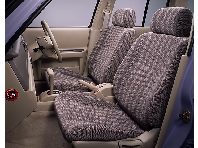 ラシーン（日産）の歴代モデル・グレード別カタログ | 中古車情報