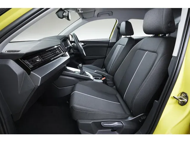 A1スポーツバック（アウディ）2019年11月〜販売中モデルの新車カタログ
