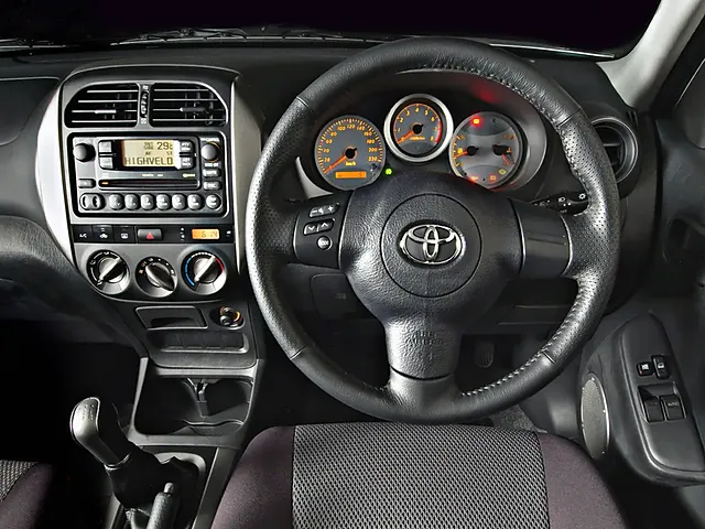RAV4（トヨタ）2000年5月〜2005年10月販売終了モデルの新車カタログ