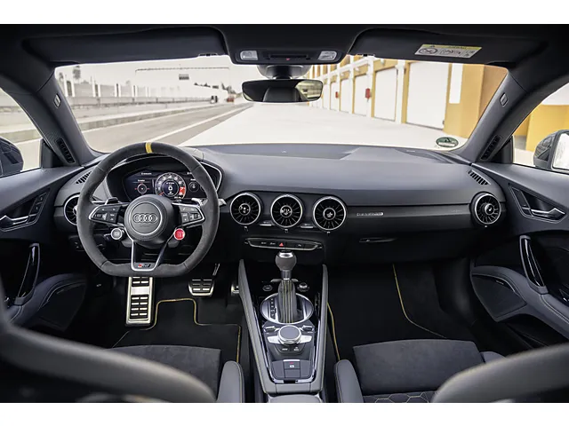 TT RSクーペ（アウディ）の歴代モデル・グレード別カタログ | 中古車