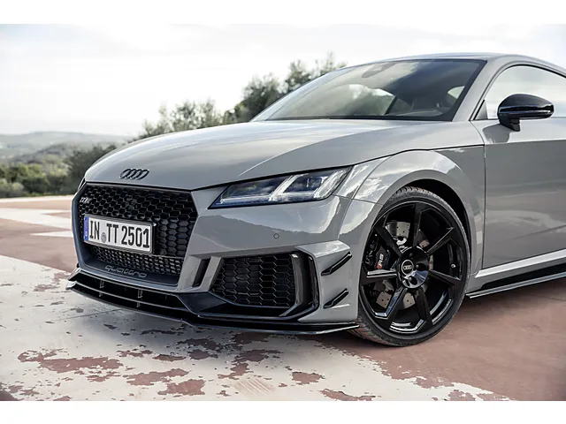 TT RSクーペ（アウディ）の歴代モデル・グレード別カタログ | 中古車