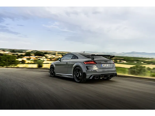 TT RSクーペ（アウディ）の歴代モデル・グレード別カタログ | 中古車
