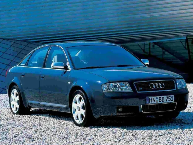 アウディ S6 2000年8月モデル 4.2 4WD