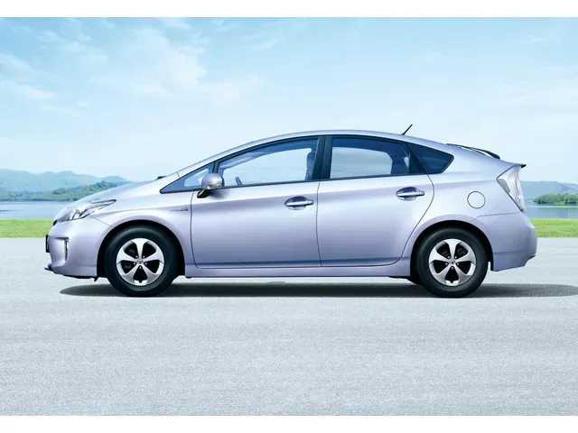 プリウス（トヨタ）2009年5月〜2015年11月販売終了モデルの新車