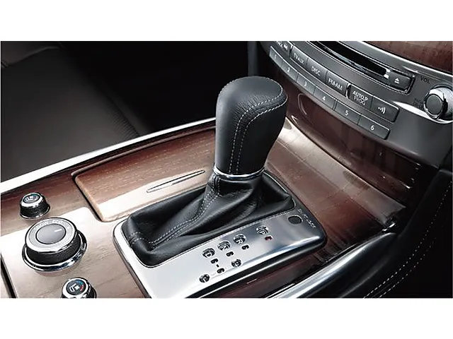 フーガ（日産）2009年11月〜2022年8月販売終了モデルの新車カタログ