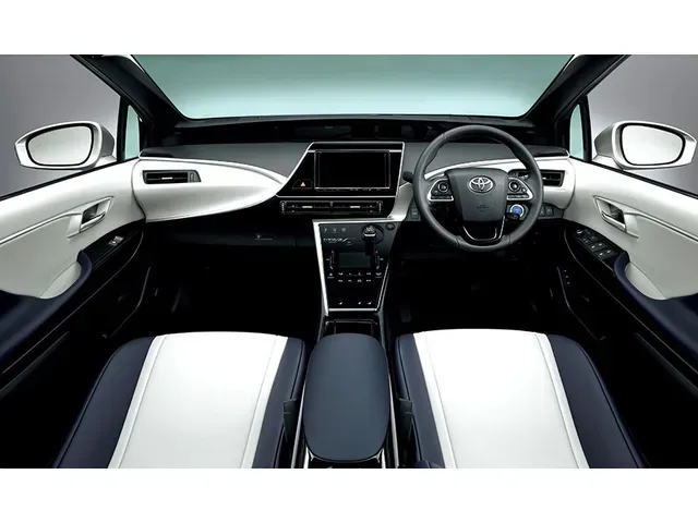 MIRAI（トヨタ）2014年12月〜2020年11月販売終了モデルの新車カタログ