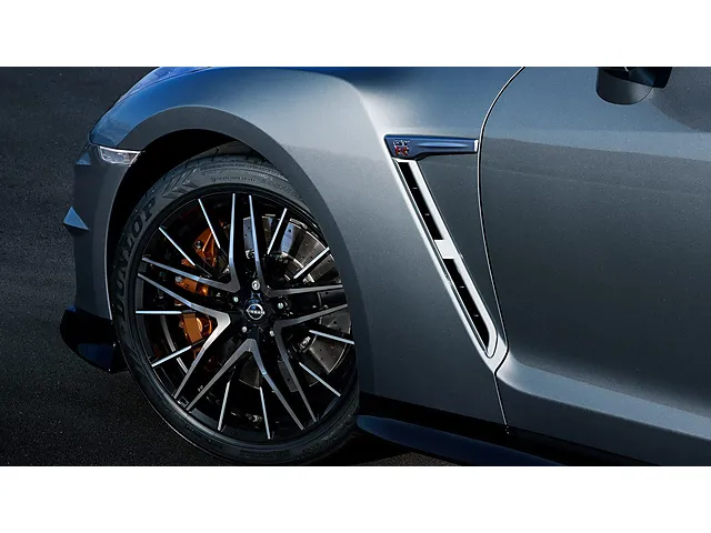 GT-R（日産）の歴代モデル・グレード別カタログ | 中古車情報・中古車