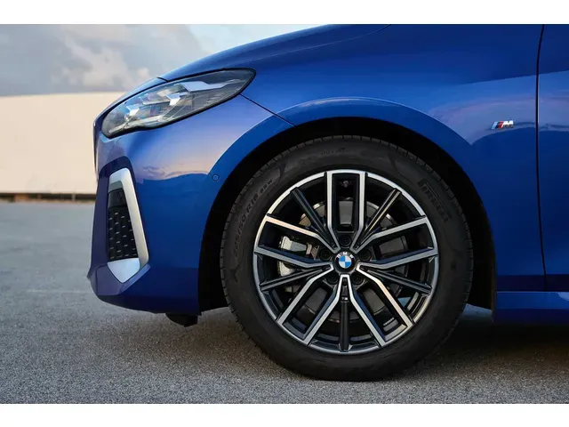 2シリーズアクティブツアラー（BMW）の歴代モデル・グレード別カタログ
